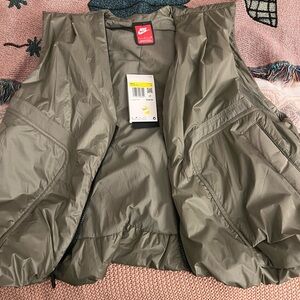 Nike tech woven vest men’s small new with tags